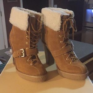 MIchael Kors Suede Derby Lace Up Size 6